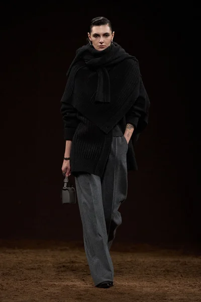 Look 10